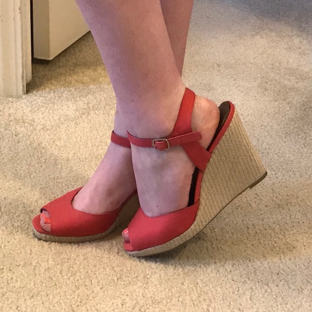 SOLD: Moda red wedge heels